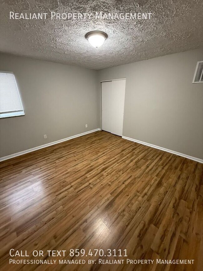 209 Lakeshore Dr in Lexington, KY - Building Photo - Building Photo