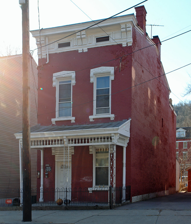 1753 Queen City Ave in Cincinnati, OH - Building Photo - Building Photo