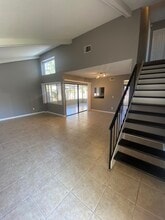 5109 Burnside Ct in Tampa, FL - Foto de edificio - Building Photo