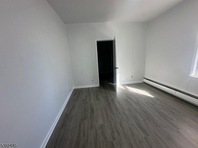 22 2nd Ave in Paterson, NJ - Foto de edificio - Building Photo