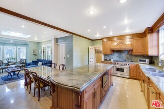 805 N Bedford Dr in Beverly Hills, CA - Building Photo - Building Photo