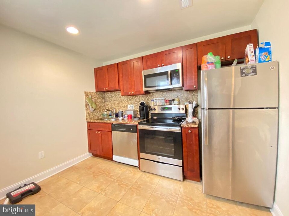 1724 Master St-Unit -D in Philadelphia, PA - Building Photo