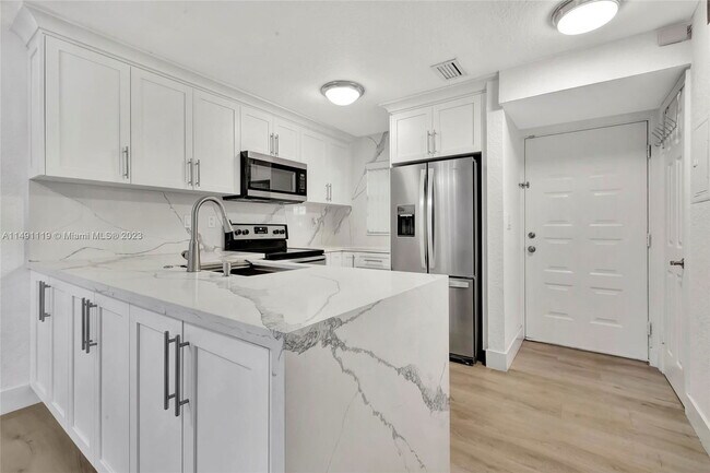 3130 Bird Ave in Miami, FL - Building Photo - Building Photo