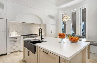 432 S Hibiscus Dr, Unit 4801-246 in Miami Beach, FL - Building Photo - Building Photo