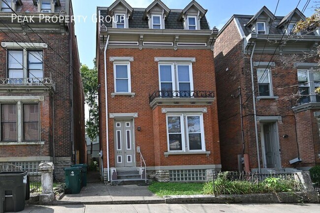 221 E University Ave in Cincinnati, OH - Building Photo - Building Photo