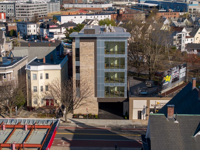Skyline Apartments in Everett, MA - Foto de edificio - Building Photo