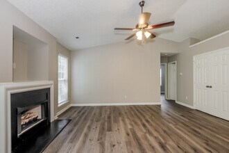 5410 Starflower Dr in Charlotte, NC - Foto de edificio - Building Photo