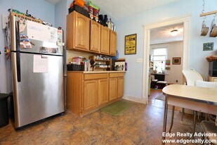 24 Wallingford Rd, Unit 4 in Boston, MA - Building Photo