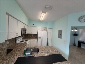810 NE 212th Terrace in Miami, FL - Building Photo