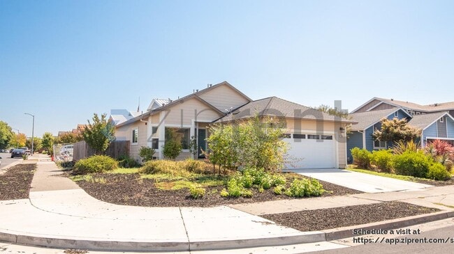1960 Dogwood Dr in Santa Rosa, CA - Building Photo - Building Photo