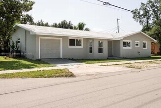 2260 Charleston St in Hollywood, FL - Building Photo - Building Photo