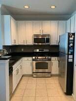 2465 Army Navy Dr, Unit 402 in Arlington, VA - Building Photo