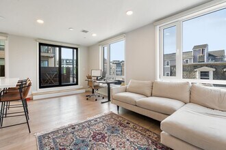 457 W Broadway in Boston, MA - Building Photo - Building Photo