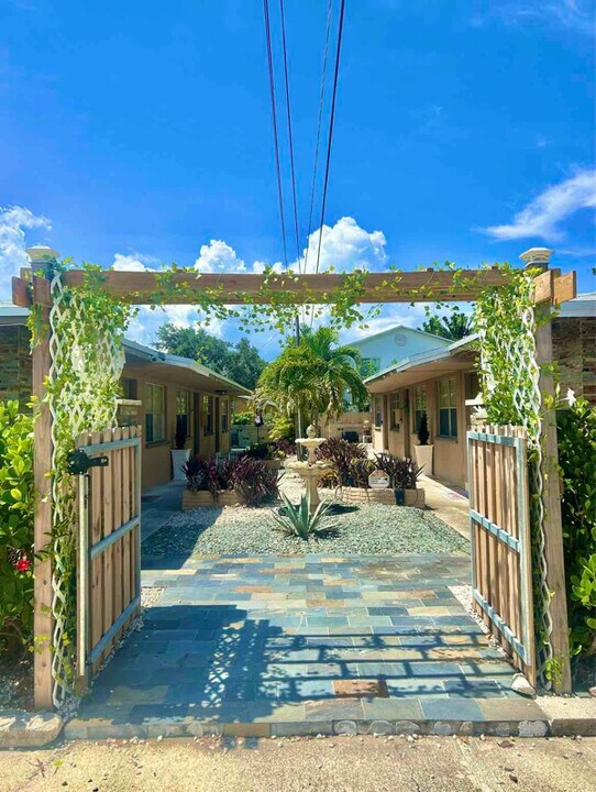 1035 NE 32nd St in Oakland Park, FL - Building Photo