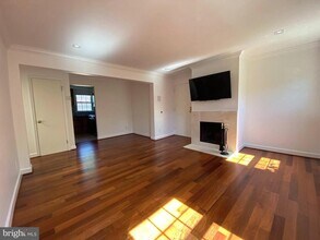 527 Bashford Ln in Alexandria, VA - Building Photo - Building Photo