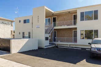 6557 Tait St in San Diego, CA - Foto de edificio - Building Photo