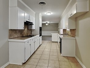 5753 Wimbleton Way, Unit 2066 in Fort Worth, TX - Building Photo - Building Photo