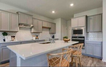 2548 Ayers Dr in Seguin, TX - Building Photo - Building Photo