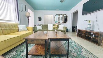 8028 NW 5th Ct in Miami, FL - Building Photo