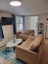 383 East St, Unit Studio in Lenox, MA - Building Photo - Building Photo
