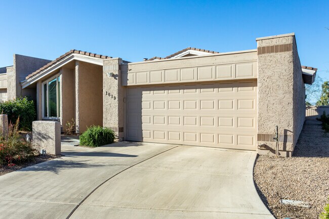 1632 E Aurelius Ave in Phoenix, AZ - Building Photo - Building Photo