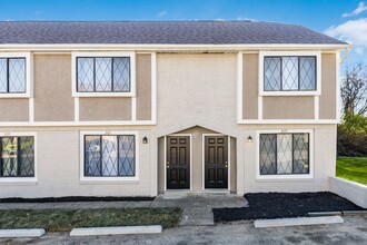5469 Kenneylane Blvd in Columbus, OH - Building Photo - Building Photo