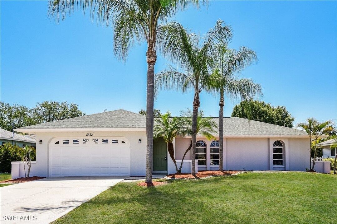 8352 Bounty Rd in Ft. Myers, FL - Building Photo