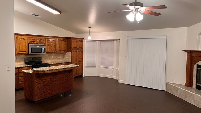 8901 Krug Ct in Bakersfield, CA - Building Photo - Building Photo