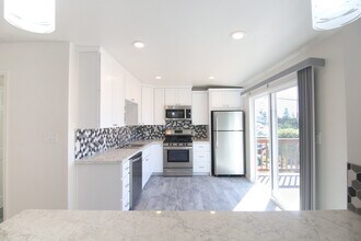 220 2nd St in Encinitas, CA - Building Photo - Building Photo