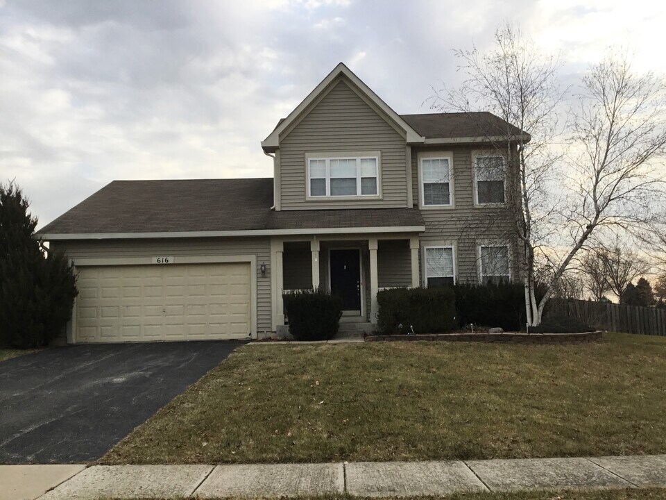 616 Osbron St in Plano, IL - Building Photo