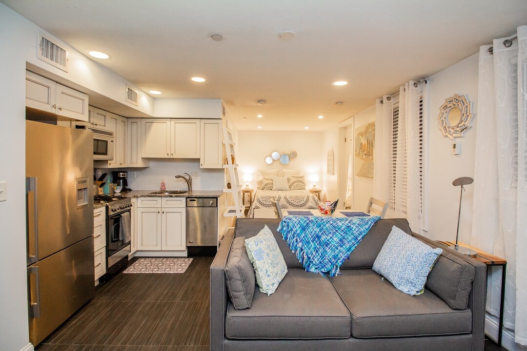 24 Hancock St, Unit 2 in Boston, MA - Building Photo
