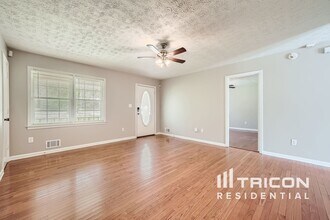 70 Wake Rd in Mcdonough, GA - Foto de edificio - Building Photo