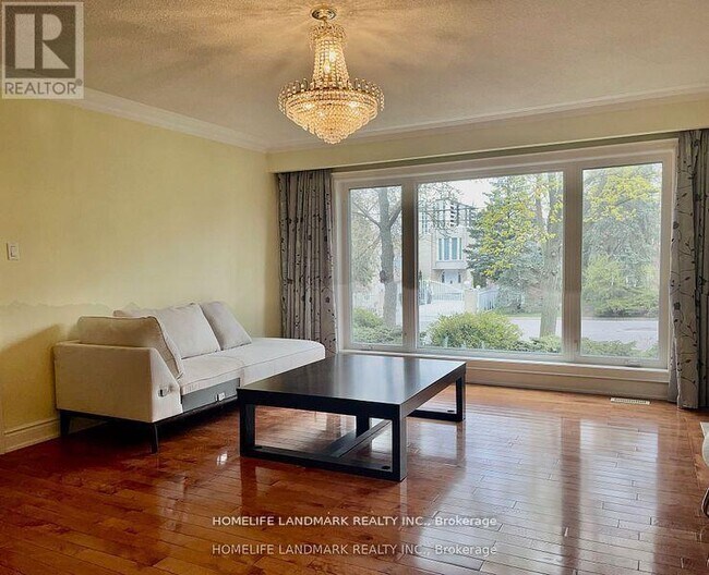 26 Manorcrest Dr in Toronto, ON - Building Photo - Building Photo