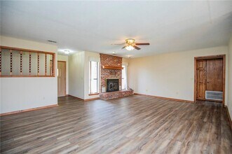 1813 Crouch St in Bentonville, AR - Building Photo - Building Photo