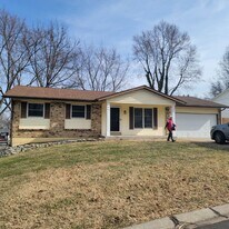 1126 Yorktown Dr in St. Charles, MO - Building Photo