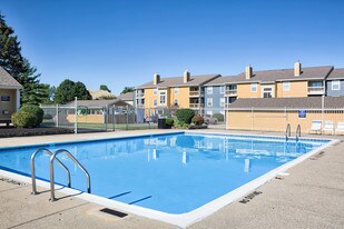 Chesapeake Landing in Centerville, OH - Building Photo