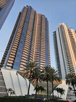 17121 Collins Ave in Sunny Isles Beach, FL - Building Photo