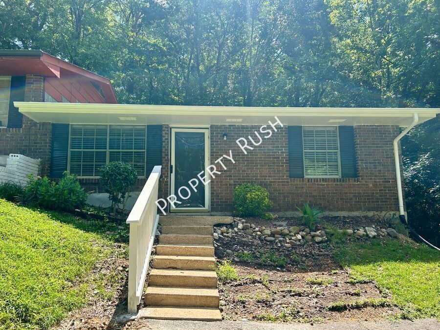 3902 Youngstown Rd in Chattanooga, TN - Building Photo