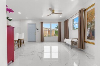 201 NE 28th Ct in Boynton Beach, FL - Foto de edificio - Building Photo