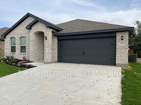 5752 Brookville Dr in Fort Worth, TX - Building Photo