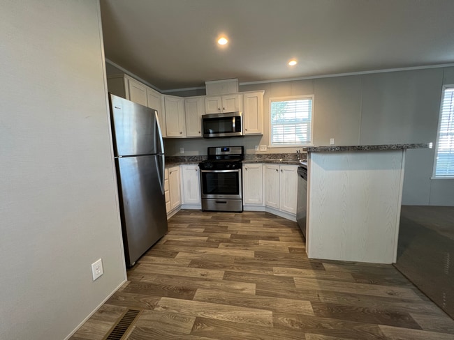 5161 Chantelle Dr in Flint, MI - Building Photo - Building Photo