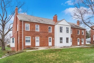 5839 N. High St in Worthington, OH - Foto de edificio - Building Photo