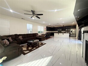 28635 Parkside Dr in Santa Clarita, CA - Building Photo - Building Photo