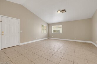 719 Anne Ln in Henderson, NV - Building Photo - Building Photo