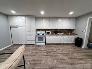 5018 57th St in Lubbock, TX - Foto de edificio - Building Photo