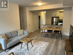 45 Knotsberry Cir in Brampton, ON - Building Photo - Building Photo