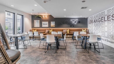 West 27th Place in Los Angeles, CA - Building Photo - Interior Photo