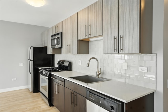 330 E Wacker Dr in Chicago, IL - Building Photo - Building Photo