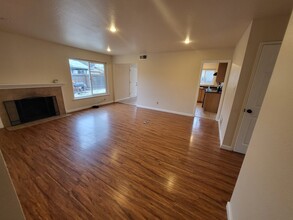 5051 Planet Pkwy in Sacramento, CA - Building Photo - Building Photo