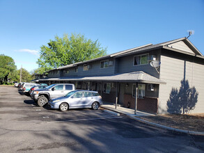 Holly Street Apartments in Nampa, ID - Building Photo - Building Photo